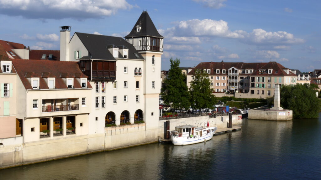 L’entrée du port de plaisance de Cergy sur l’Oise