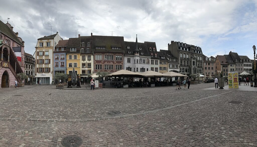 La place de la Réunion à Mulhouse vue depuis le nord