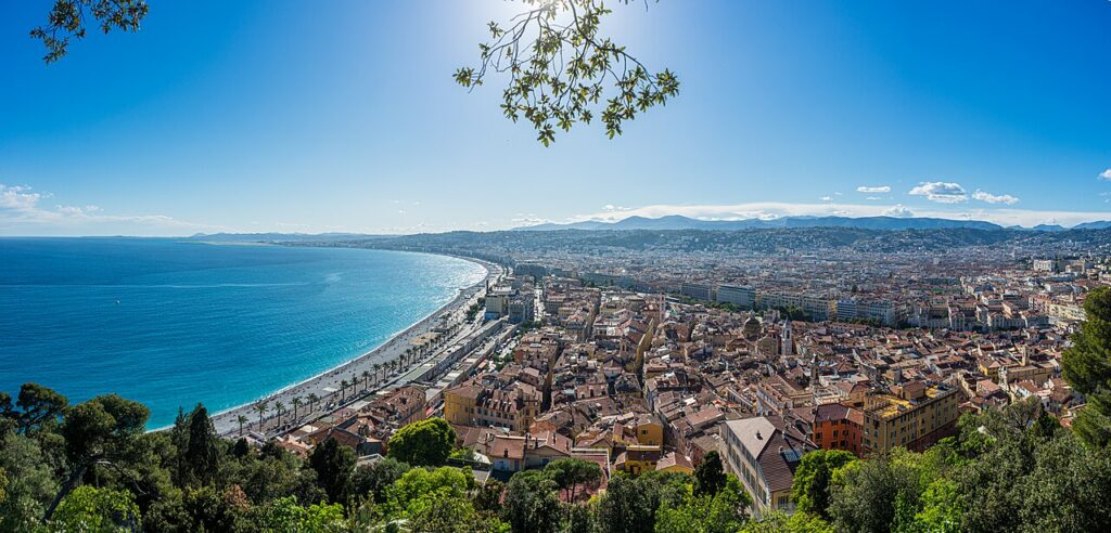 Panorama de Nice et du littoral de la baie des Anges
