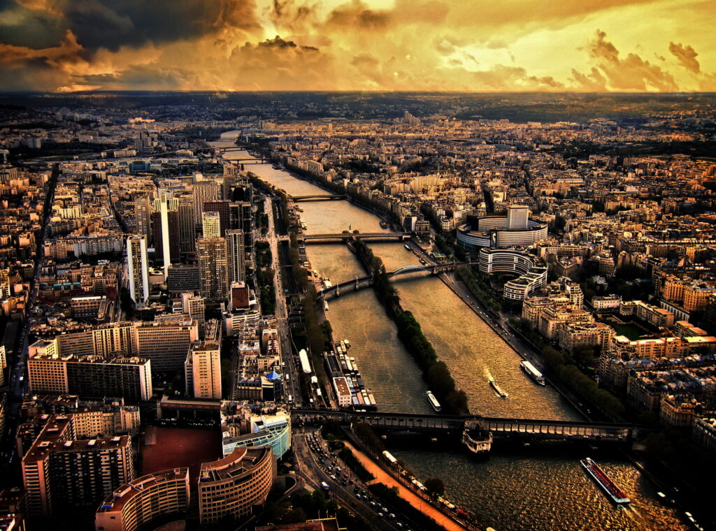 Vue aérienne de la Seine et de l’île aux Cygnes à Paris
