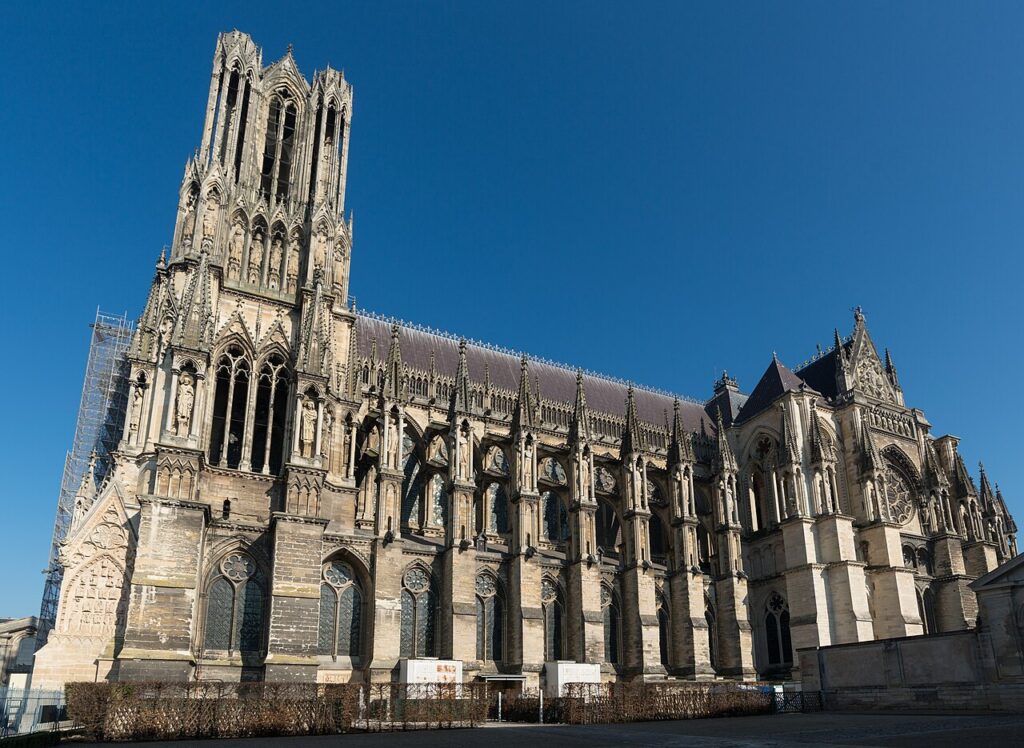 Cathédrale Notre-Dame de Reims vue depuis le sud