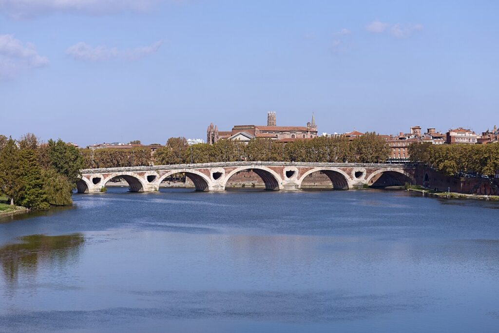 Le Pont-Neuf de Toulouse au-dessus de la Garonne